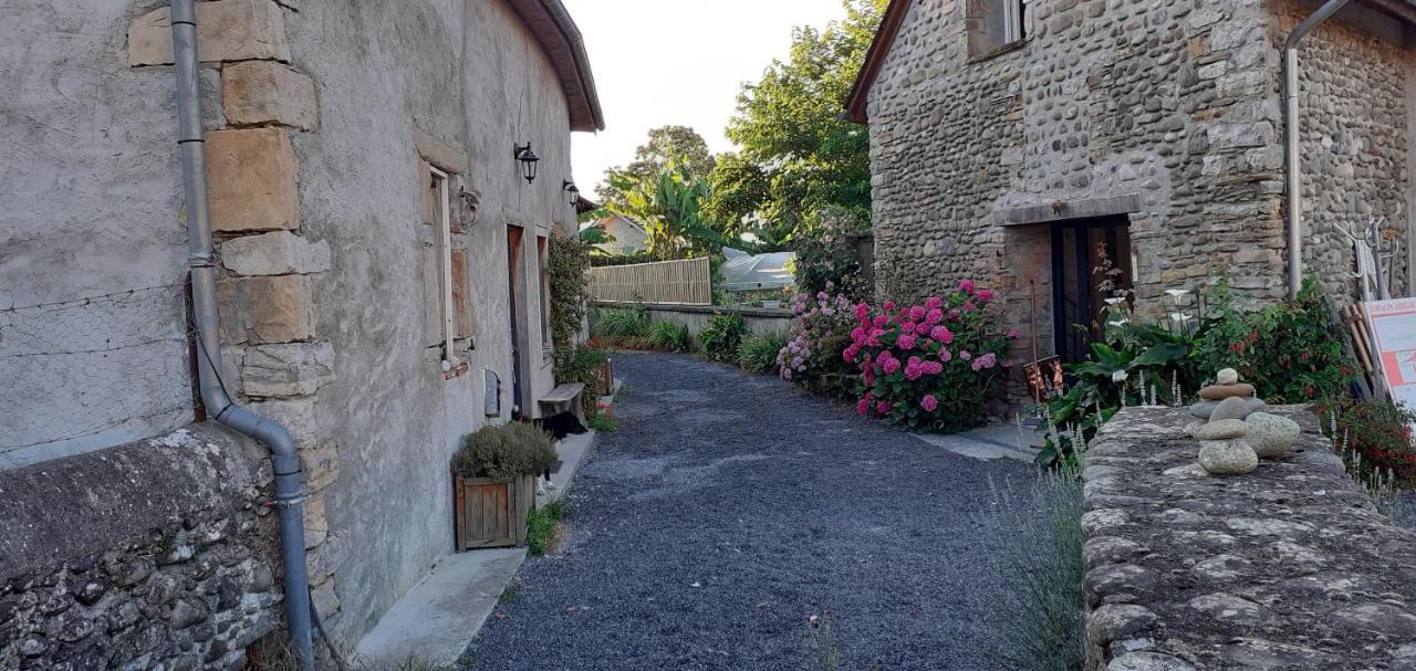 Gite Les Petits Chemins Ledeuix Exterior foto