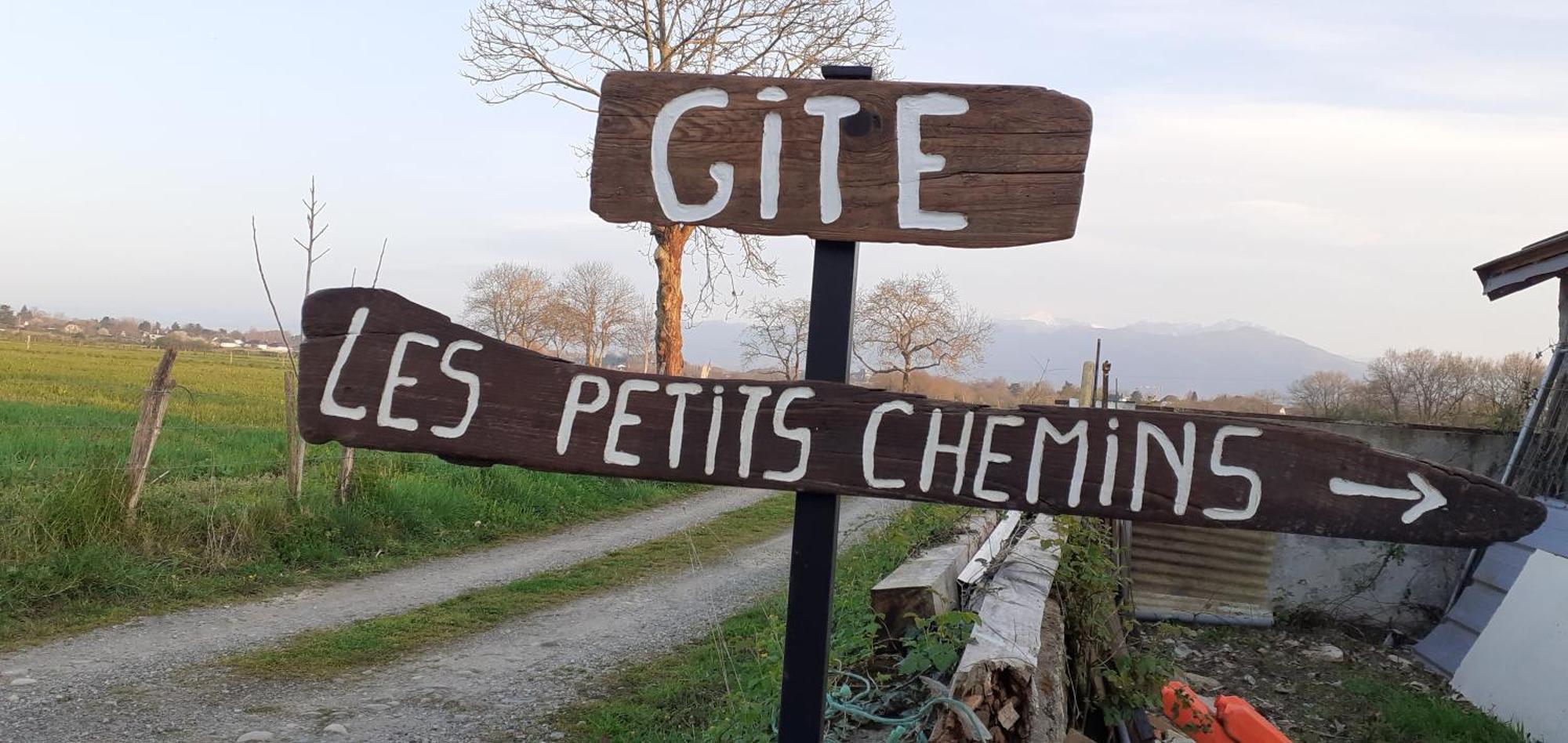 Gite Les Petits Chemins Ledeuix Cameră foto